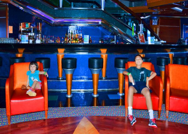 03_2014-08-03_Colors Lobby & Bar.jpg