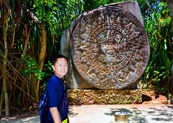 12_2014-08-04_Aztec Sun Stone, Depicting the Creation of the Cosmos & the Cyclical Nature of Time0001.JPG
