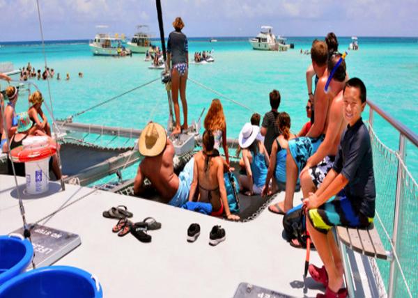 06_2014-08-07_Allura Catamaran_Stingray City ����-50001.JPG