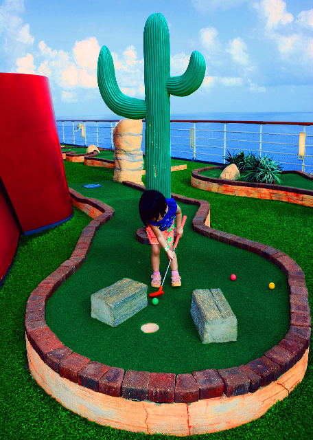 26_2014-08-07_Carnival Glory_Golf-20001.JPG