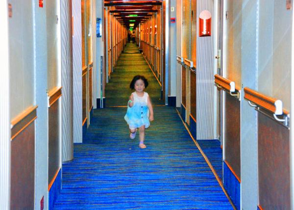 08_2014-08-08_Carnival Glory_Hallway.jpg