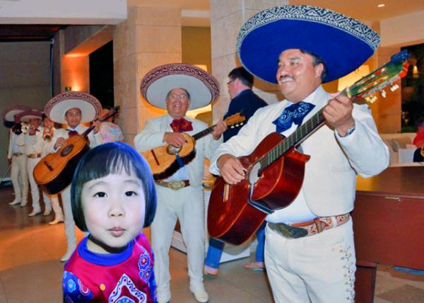 07_2014-11-02_Beloved Playa Mujeres_Aroma Italian Restaurant_Mexican Guitarr��n ī�������-10001.jpg
