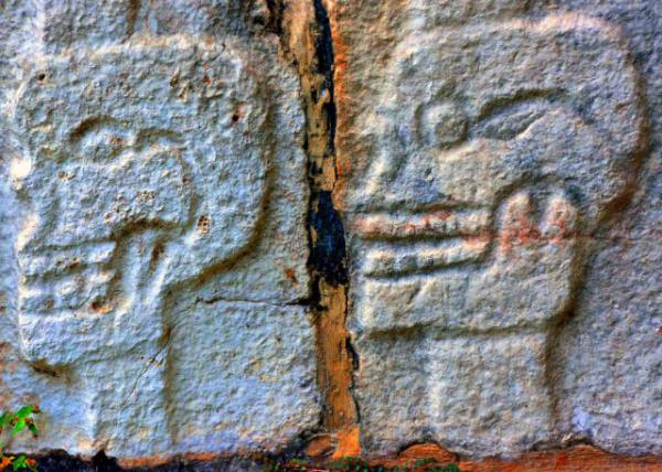 29_2014-11-03_Stone_Skull Platform_Bas-Relief Carving w Human Skulls ͷ��ƽ̨-30001.JPG