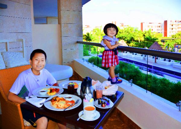 01_2014-11-04_Beloved Playa Mujeres_Breakfast Room Srv ��Ϳͷ�����-20001.JPG