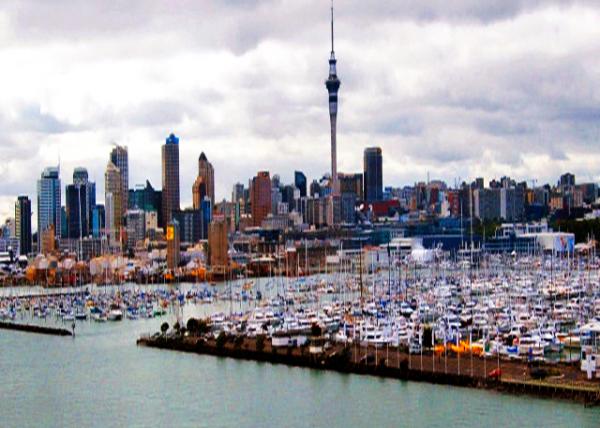 02_12-18-09_ Auckland Skyline0001.JPG