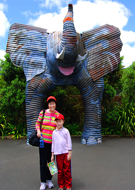 1782329469293510.jpg 25_12-18-09_ Auckland Zoo_Corrugated Iron Elephant 奥克兰动物园·波纹铁象0001.JPG