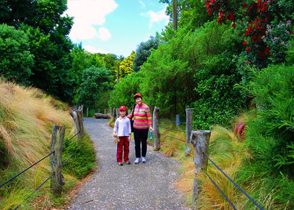 28_12-18-09_ Auckland Zoo_Hidden Valley Track.jpg