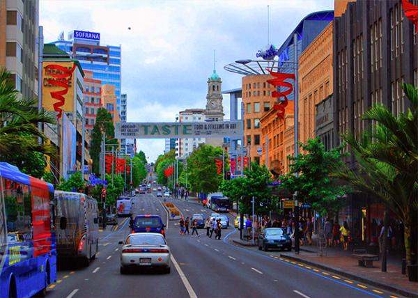 32_12-18-09_ Queen Street, the major Commercial Thoroughfare in the CBD.jpg