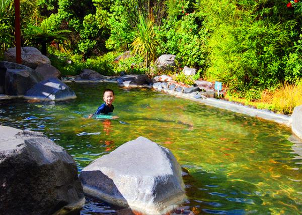 02_12-20-09_ Mineral Pool @ Polynesian Spa Complex ������������Ȫԡ���������-1.JPG