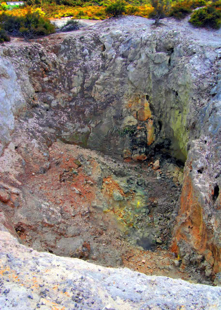 1782362346581190.jpg 13_12-21-09_ Bird's Nest, a Geothermal Collapsed Crater Favored by Various Birds, Nesting in Holes within Its Walls & Using the Heat from below to Incubate Their Eggs0001.JPG