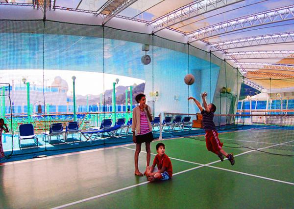 34_12-25-09_ Diamond Princess_Sports Ctr.jpg