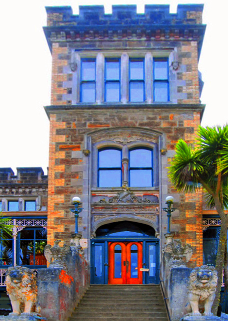 02_12-26-09_ Larnach Castle_Lion Staircase �{�Ә���-30001.JPG