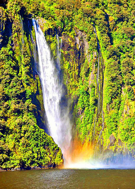 21_12-27-09_ Milford Sound_The 151-m 495-ft Stirling Falls 151��495Ӣ��˹�����ٲ�-20001.JPG