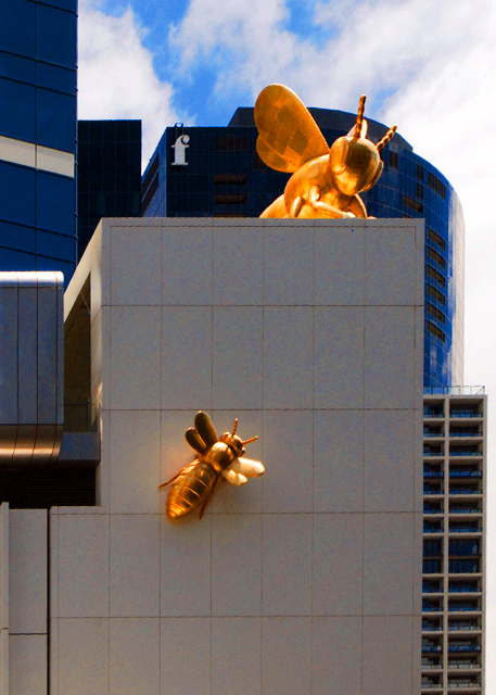 11_01-02-10_ Sculpture_Installation of Queen Bee Colony @ the Base of Eureka Tower.jpg
