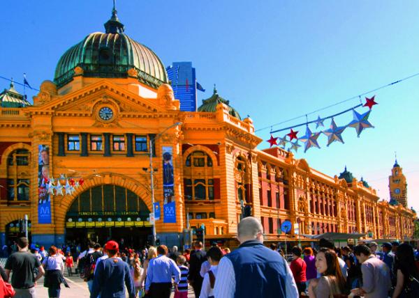 32_01-06-10_ Lavish Stone Façade & Copper Dome of the Flinders Station ���ֵ�˹�ֳ�վ-20001.JPG