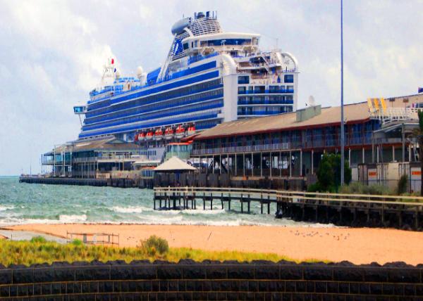 44_01-02-10_ Port Melbourne Princess Diamond Eyesore near Station Pier.jpg