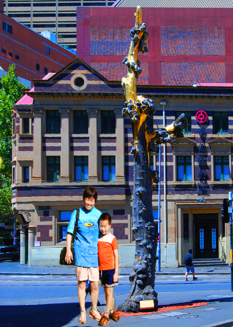 14_01-10-10_ Sculpture_Golden Water Mouth (1999) in Haymarket-10001.jpg
