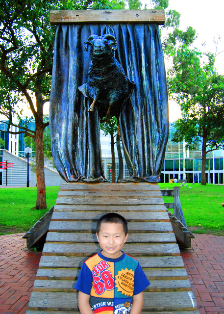 26_01-11-10_ Sculpture of Curtain Call ���ܡ�лĻ��0001.JPG