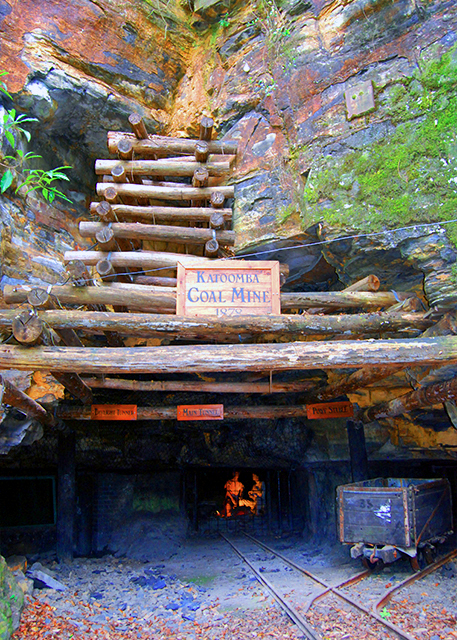 07_01-11-10_ Coal Mine Entrance in Blue Mtn NP ú�����0001.JPG