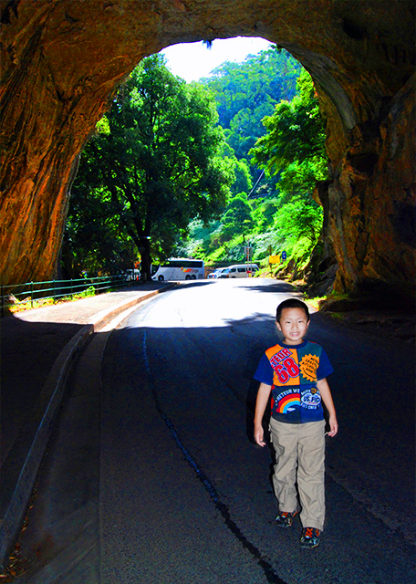 20_01-11-10_ Jenolan Caves_Grand Entrance0001.jpg
