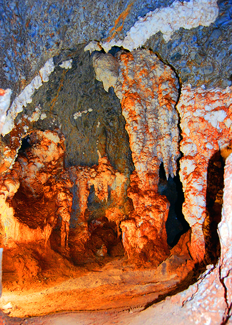 25_01-11-10_ Jenolan Caves_Stalactite Grotto.jpg