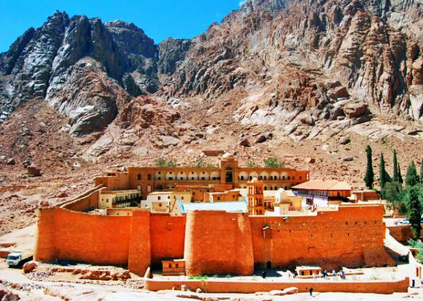 03_04-04-11_ St. Catherine's Monastery w Willow Peak in the Sinai Peninsula ���ΰ�u���塤�}�Pɪ���޵�Ժ-10001.JPG