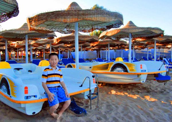 32_04-03-11_ Beach Huts in Naama Bay of Red Sea_  Sharm El Sheikh ����С��-0001.JPG