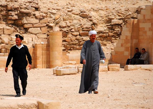 37_04-05-11_ Saqqara_Policeman & Nubian @ House of the North of Heb Sed Court β��ʢ���±����á�������Ŭ������0001.JPG
