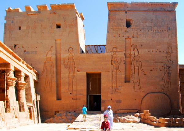 16_04-06-11_First Pylon of Temple of Isis.jpg