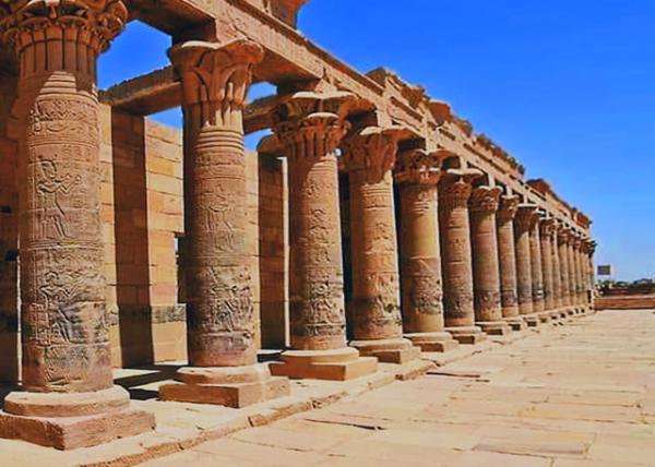22_04-06-11_ 32 Columns w Carvings of Tiberius Offering Gifts to the Gods 32��ʯ����������׸�������-130001.JPG