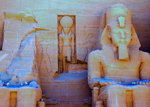 05_04-06-11_ Central, Inset Statue of Ra-Horakhty @ the Great Temple ���������м�������ұ������֮��-30001.JPG