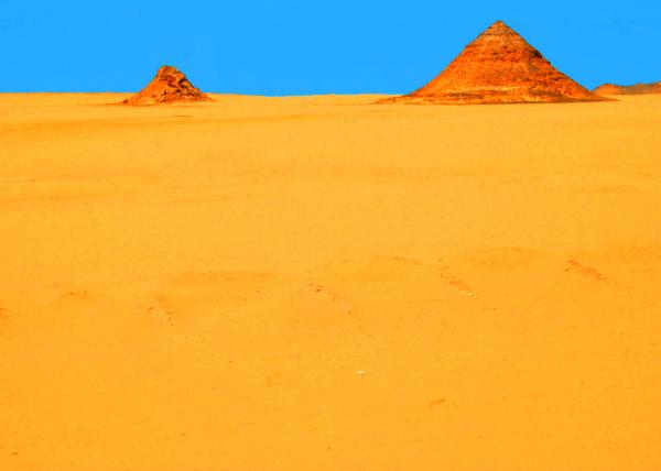 17_04-06-11_ Natural Pyramids Formed by Rocks in the Western Desert Between Luxor & Abu Simbel.jpg