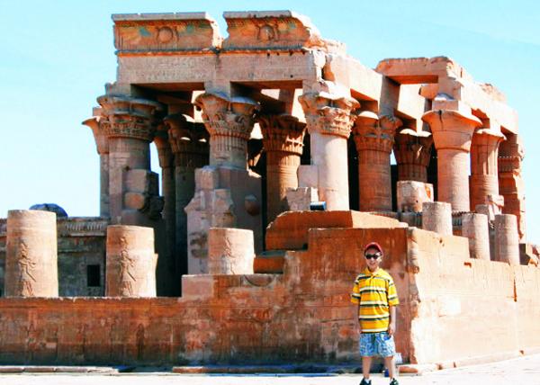 07_04-07-11_ Preserved Papyrus Shaped Column & Ceiling @ Temple of Kom Ombo ���̲�������������������ֽɯ�������컨��-40001.JPG