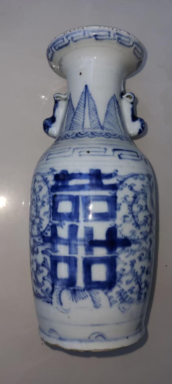 114缠枝纹双喜小瓶1.jpg