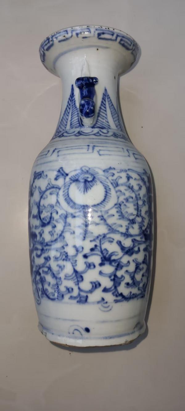 114缠枝纹双喜小瓶2.jpg