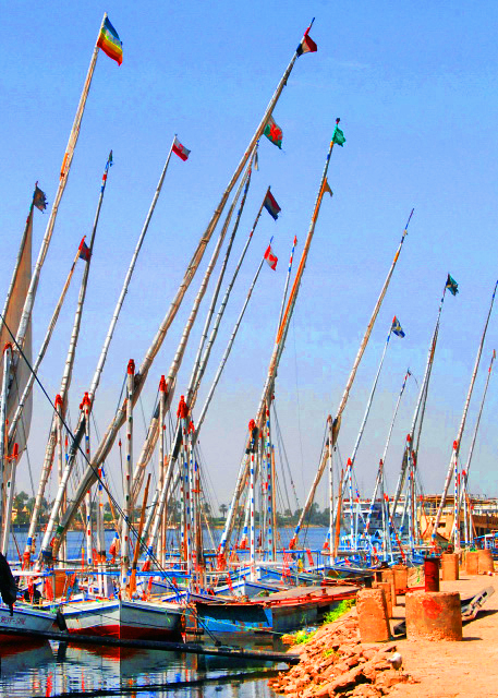 1782844447528292.jpg 19_04-08-11_ Weary Felucca Waited on the Nile_ Luxor 疲倦的风帆船正在尼罗河上待命0001.JPG