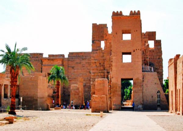02_04-08-11_ Migdol Entrance into Temple of Medinet Habu ����������ʽ���-40001.JPG