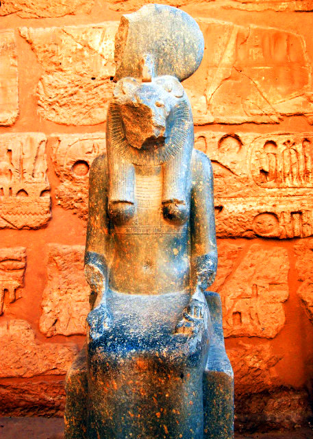 04_04-08-11_ Ptolemaic Pylon_Statue of Sekhmet, the Lioness-headed Goddess of War @ Chapel of the Votaress ̫��Ů������ʨͷŮս���������ص���-20001.JPG