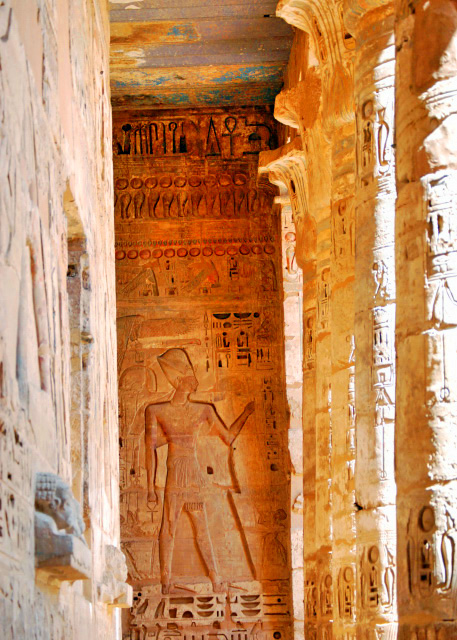 22_04-08-11_ The Pharaoh Ramses III w Khepresh and Key of Life ����������˹������ս�����ں�����֮Կ-50001.JPG
