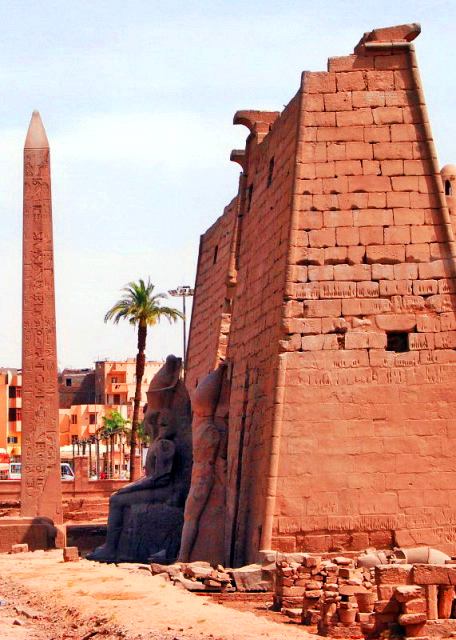 02_04-08-11_ Pylon & Obelisk of Ramses II ������˹���������뷽�Ɱ-10001.JPG