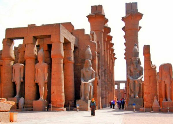 04_04-09-11_ 1st Pylon Built by Ramses II @ Luxor Temple ¬������������������˹�����˽��ĵ�һ����-40001.JPG