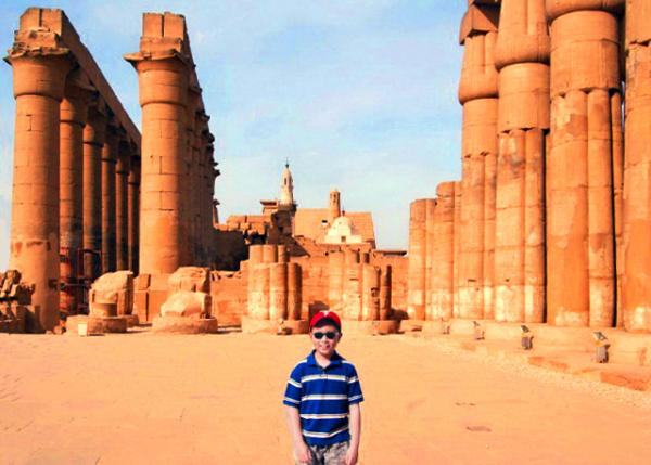 18_04-09-11_ Colonnade of Amenhotep III w 14 Lofty Papyrus Columns ̫�����������ȡ�ʮ�ĸ��ߴ�ֽɯ��ʯ��0001.JPG