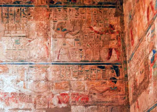 25_04-09-11_ Painted Relief @ the Inner Sanctums ��������в�ɫ����0001.JPG