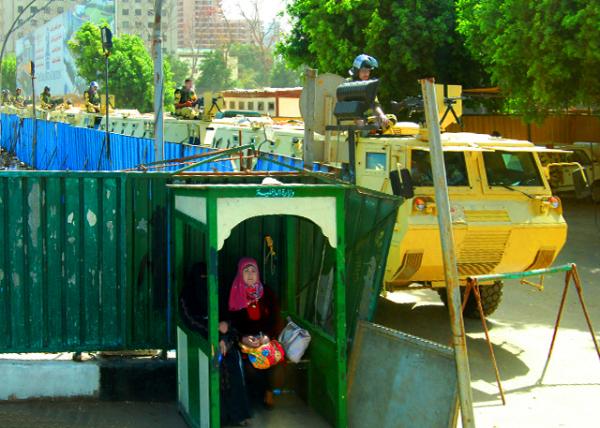 10_04-11-11_ Army Controlled Street around Egyptian Museum ����ͼ�������ϲ���-20001.jpg