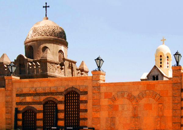 40_04-12-11_ Cemetery in Coptic Cairo.jpg