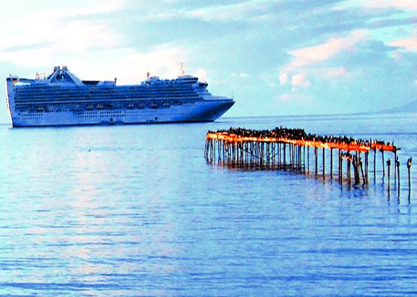 04_12-27-12_ Old Punta Arenas Pier0001.JPG