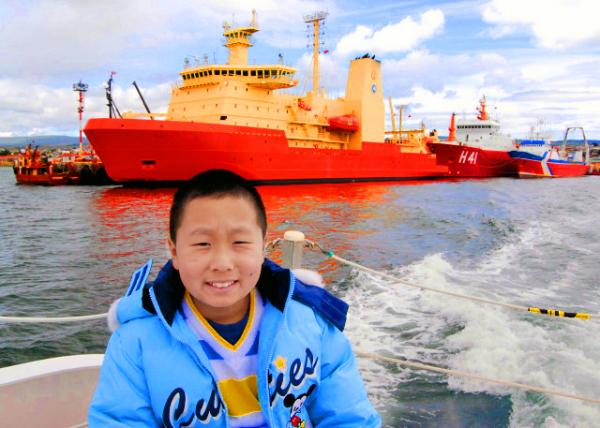 10_12-27-12_ Ice breaker RV Laurence M. Gould in Punta Arenas ɳ�ǡ��������ҿ�ѧ���������˹���Ŷ����Ʊ���0001.JPG