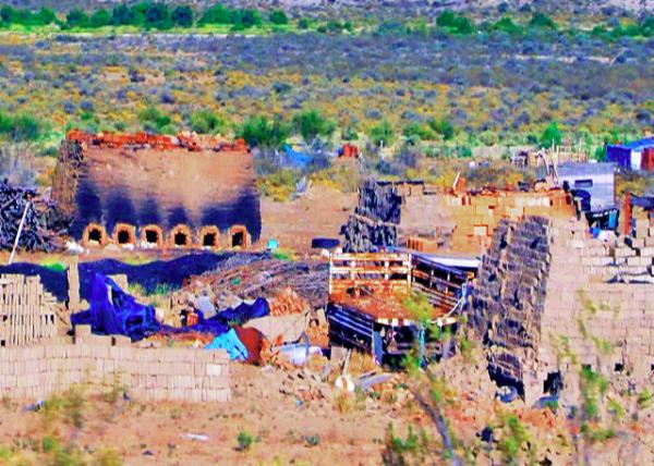 05_01-01-13_ Charcoal Kilns for Ceramics ľ̿��Ҥ-20001.JPG