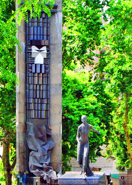 1783397186640318.jpg 31_01-04-13_ Monument to Eva Peron @ Natl Library 伊娃·裴隆纪念碑-50001.JPG