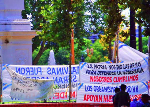 12_01-05-13_ Plaza Mayo-50001.JPG